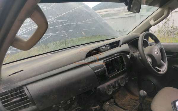 TOYOTA HILUX SC 2.4 4X4