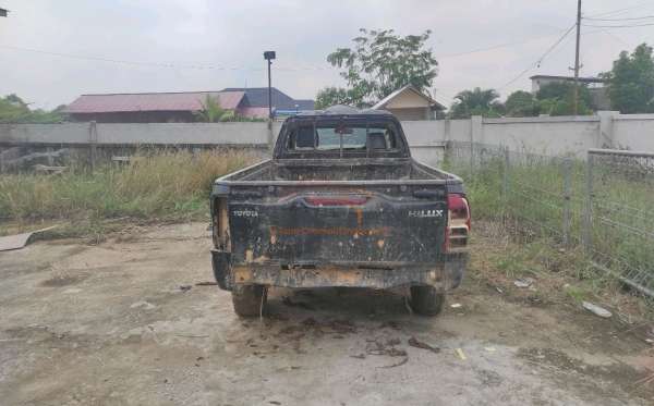 TOYOTA HILUX SC 2.4 4X4