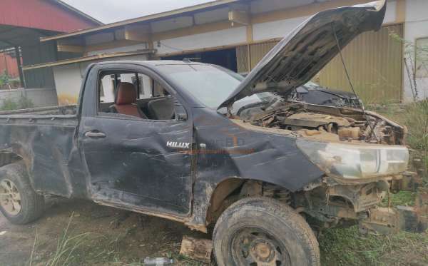 TOYOTA HILUX SC 2.4 4X4