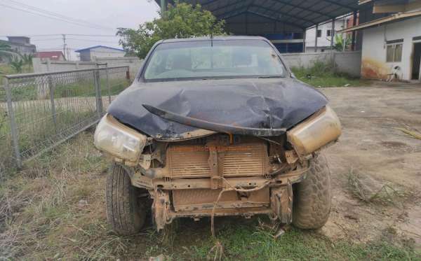 TOYOTA HILUX SC 2.4 4X4