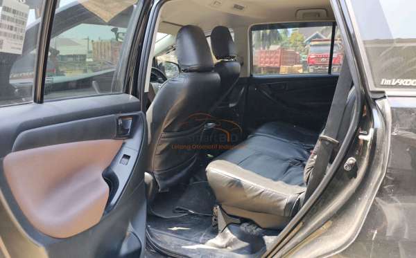 TOYOTA INNOVA 2.4 G