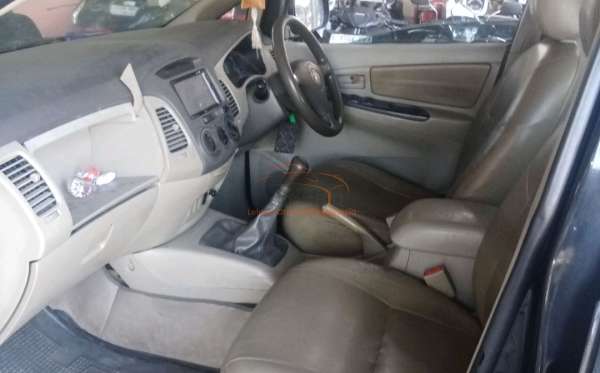TOYOTA INNOVA G