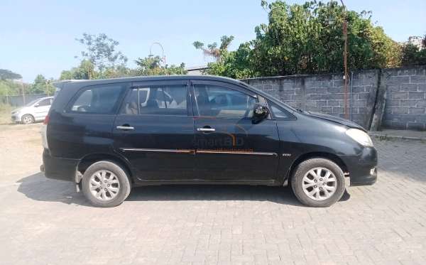 TOYOTA INNOVA G