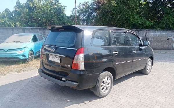 TOYOTA INNOVA G