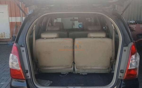 TOYOTA INNOVA G