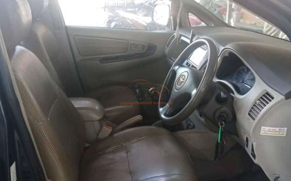 TOYOTA INNOVA G