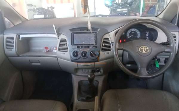 TOYOTA INNOVA G