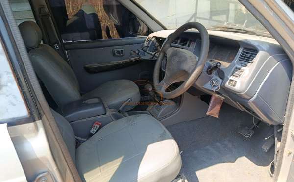 TOYOTA KIJANG UF 81