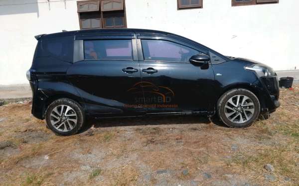 TOYOTA SIENTA 1.5V