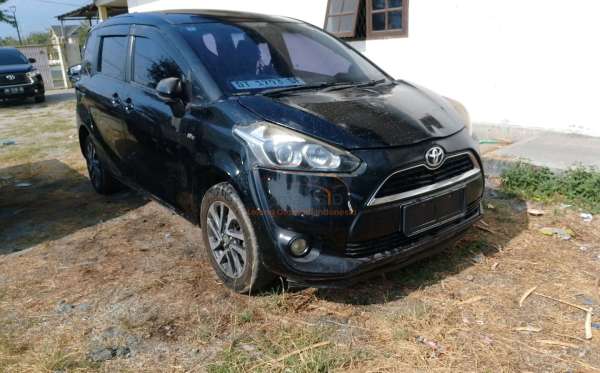 TOYOTA SIENTA 1.5V