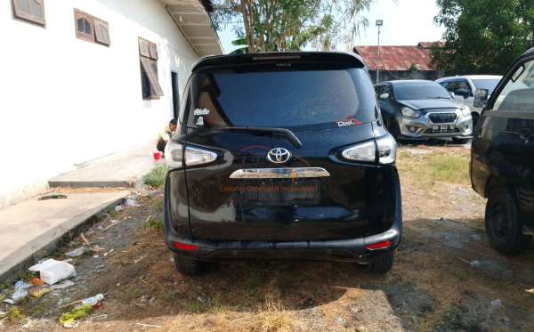 TOYOTA SIENTA 1.5V