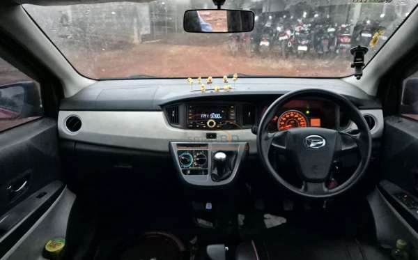 DAIHATSU  SIGRA  1.2 R