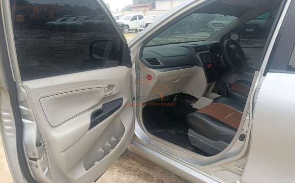 DAIHATSU XENIA 1.3 X
