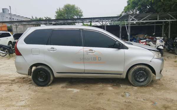 DAIHATSU XENIA 1.3 X