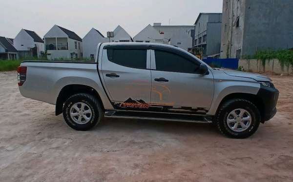 MITSUBISHI TRITON