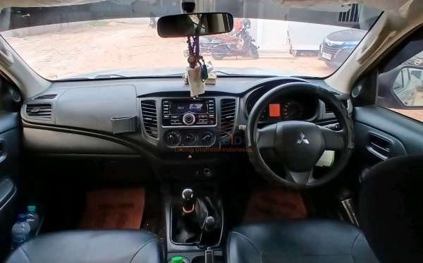 MITSUBISHI TRITON