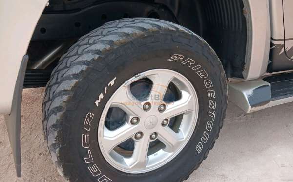 MITSUBISHI TRITON