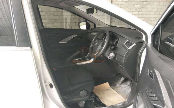 MITSUBISHI XPANDER