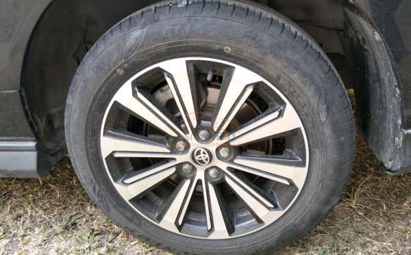 TOYOTA AVANZA VELOZ
