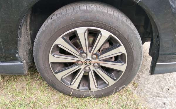 TOYOTA AVANZA VELOZ
