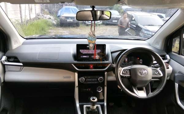 TOYOTA AVANZA