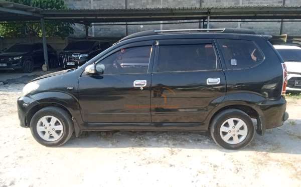 TOYOTA AVANZA