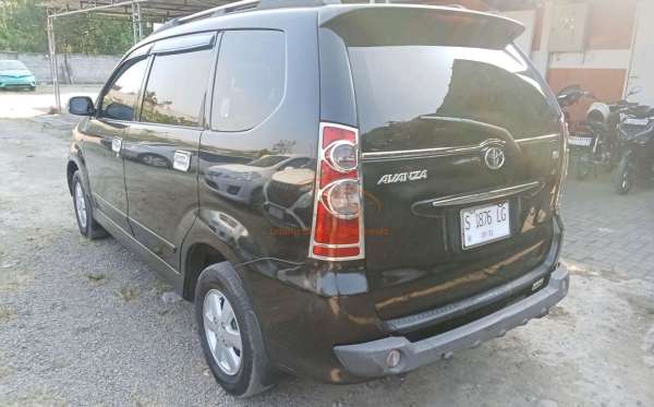 TOYOTA AVANZA