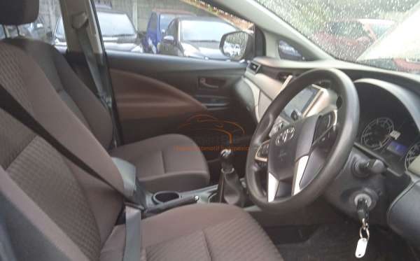 TOYOTA INNOVA 2.4 G