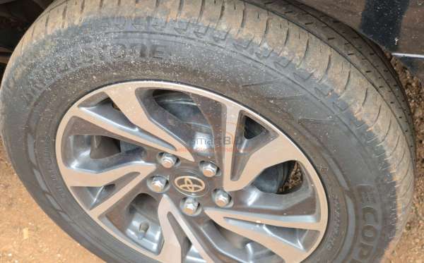 TOYOTA INNOVA 2.4 G