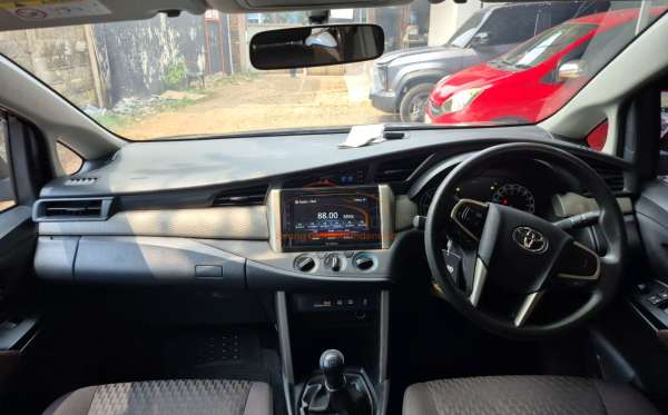 TOYOTA INNOVA 2.4 G