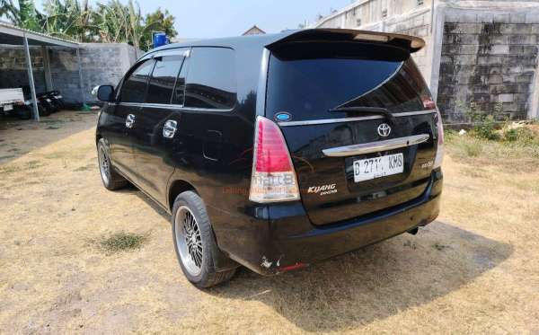 TOYOTA INNOVA G