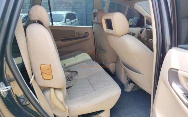 TOYOTA INNOVA G