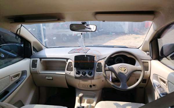 TOYOTA INNOVA G
