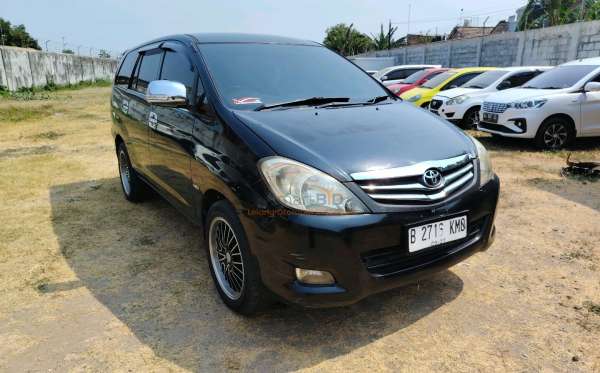 TOYOTA INNOVA G