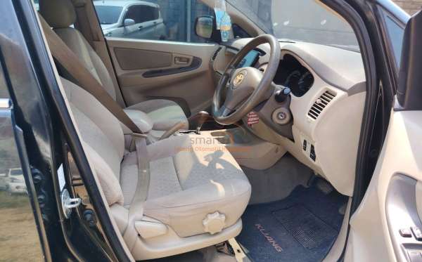 TOYOTA INNOVA G