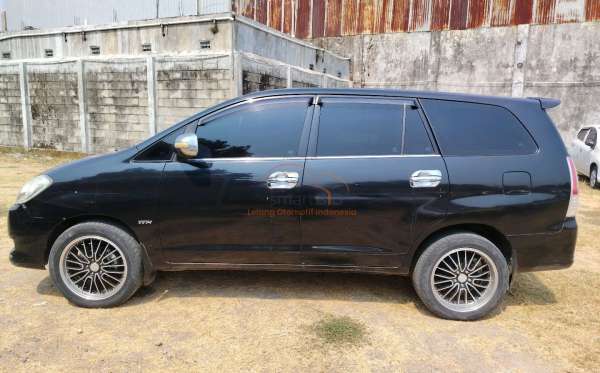 TOYOTA INNOVA G
