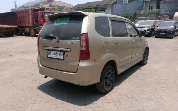 DAIHATSU XENIA