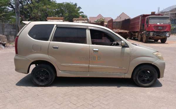 DAIHATSU XENIA