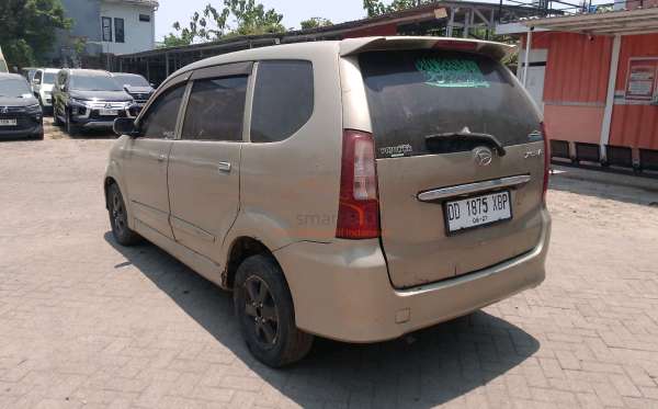 DAIHATSU XENIA