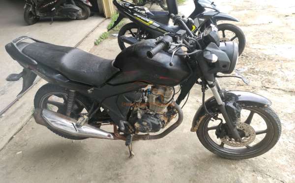 HONDA CB 150 Verza