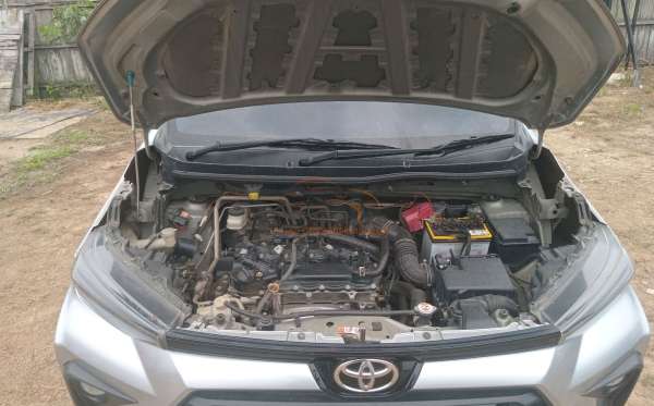 TOYOTA AVANZA