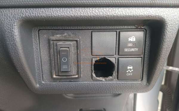 TOYOTA AVANZA