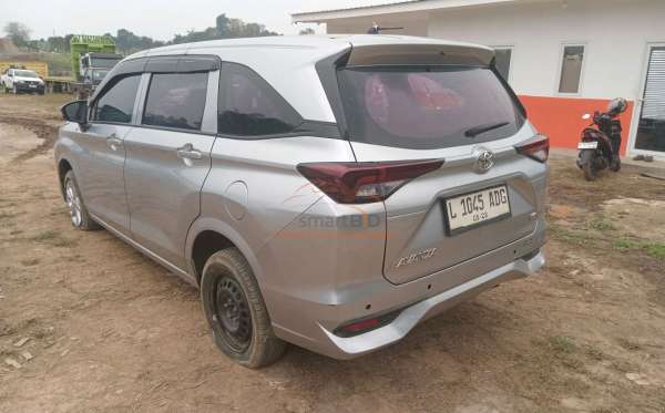 TOYOTA AVANZA