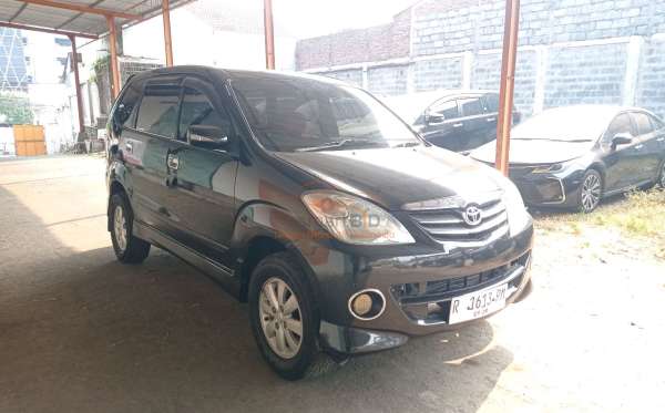 TOYOTA AVANZA
