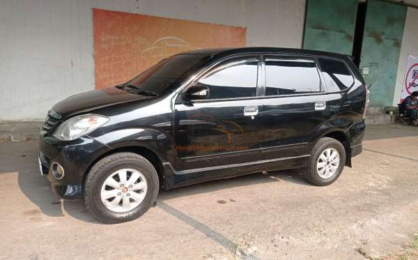 TOYOTA AVANZA
