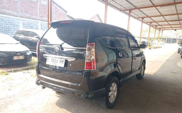 TOYOTA AVANZA