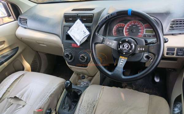 TOYOTA AVANZA