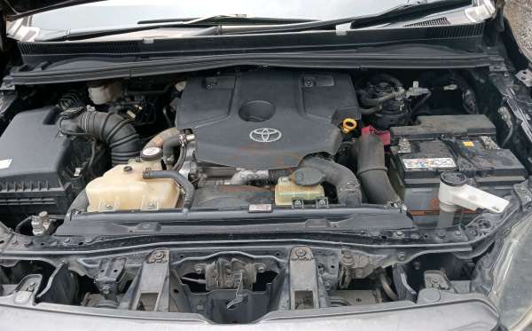 TOYOTA INNOVA 2.4 G
