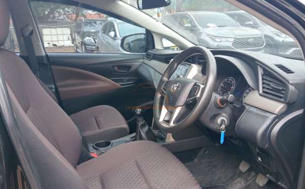 TOYOTA INNOVA 2.4 G