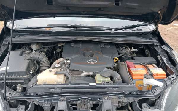 TOYOTA INNOVA 2.4 G